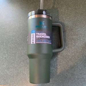Stanley 40 oz thirst quencher NEW